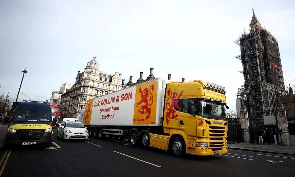 Brexit. Protest w Londynie po problemach z eksportem ryb do UE
