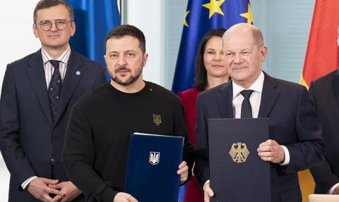 Scholz i Zełenski podpisali umowę o bezpieczeństwie. Kolejny pakiet wspracia dla Ukrainy