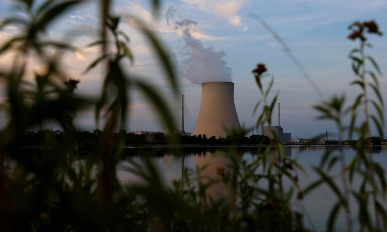 In wenigen Tagen wird Deutschland das letzte Atomkraftwerk abschalten.  „Dramatischer Fehler“