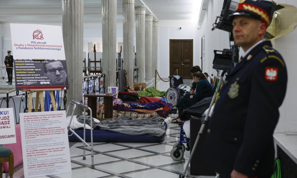Protestujący w Sejmie zapraszają pierwszą damę