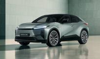 Najpopularniejszy crossover Toyoty został elektrykiem. Oto polskie ceny i osiągi