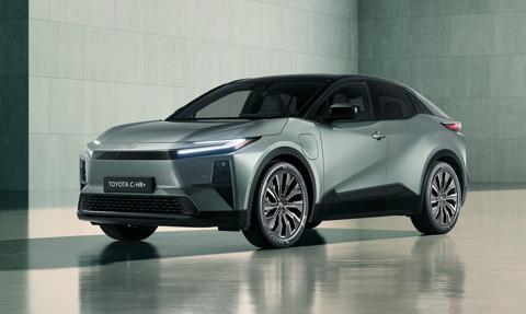 Najpopularniejszy crossover Toyoty został elektrykiem. Oto polskie ceny i osiągi