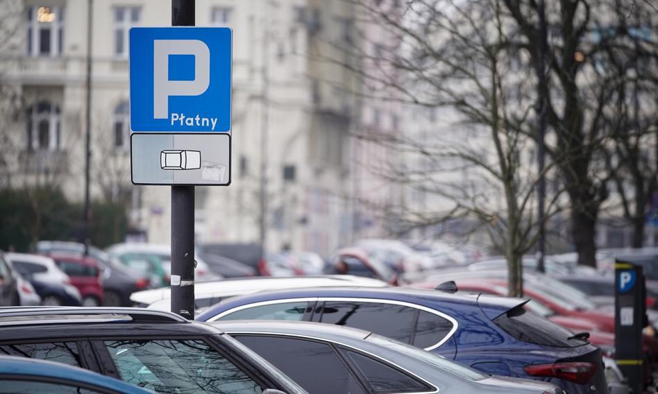 Partia Razem: samorządy wydają pieniądze na zbędne inwestycje