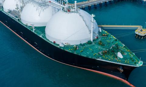 Unijne siły odbiły tankowiec LNG porwany przez piratów