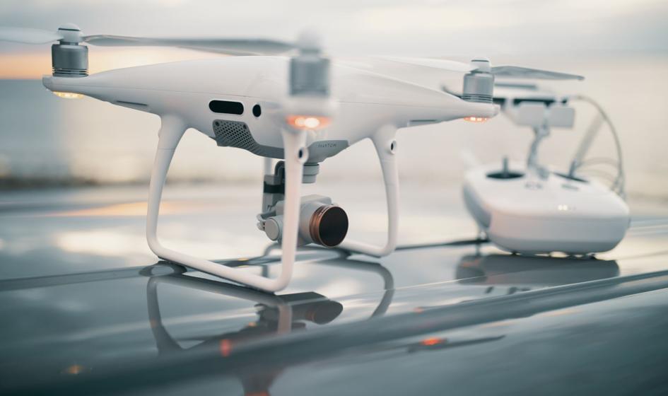 Nowe przepisy UE ws. lotów dronami. Operator musi być zarejestrowany