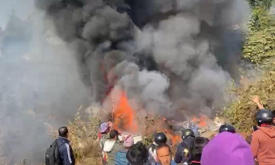 Samolot z 72 pasażerami rozbił się w Nepalu