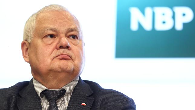 Prezes Adam Glapiński był już członkiem RPP w latach 2010-2016. Jeżeli zostanie powołany na następną kadencję prezesa NBP, wówczas w Radzie zasiadał będzie łącznie przez 18 lat - byłby to rekord