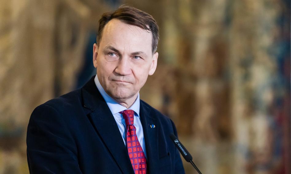 Sikorski: Polska zgadza się na przekazanie Ukrainie 100 mld euro