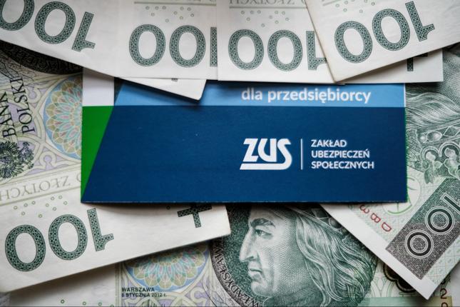 Vyšší minimální mzda znamená vyšší odvody ZUS.  Od 1. července 2023 budou platit více