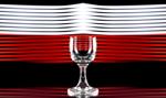Odwrót Polaków od alkoholu. Piją najrzadziej od blisko 30 lat
