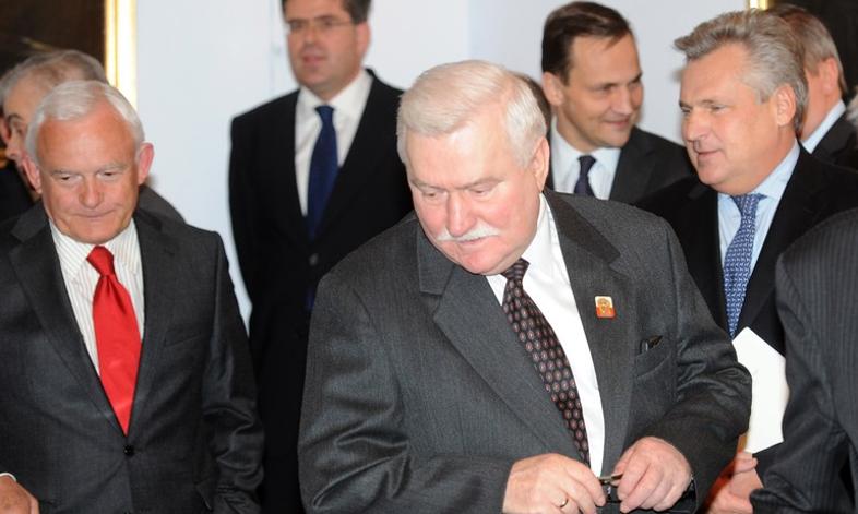 Wałęsa, Kwaśniewski, Miller - uhonorowani Super Wektorami 25-lecia