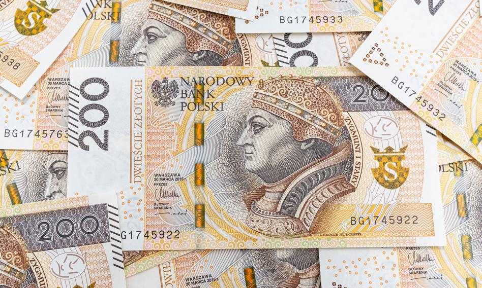 Najtańsze kredyty gotówkowe w kwietniu. Gdzie pożyczyć 75 tys. zł?