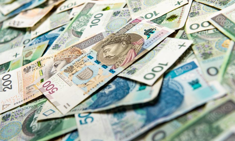 Najlepsze kredyty got贸wkowe w marcu. Gdzie najtaniej po偶yczy膰 100 tys. z艂?