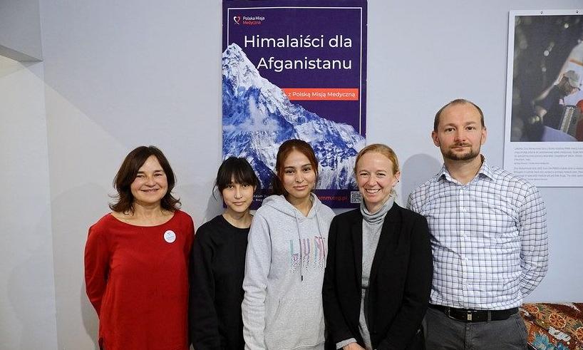 Trzy młode Afganki, alpinistki, zostają w Polsce