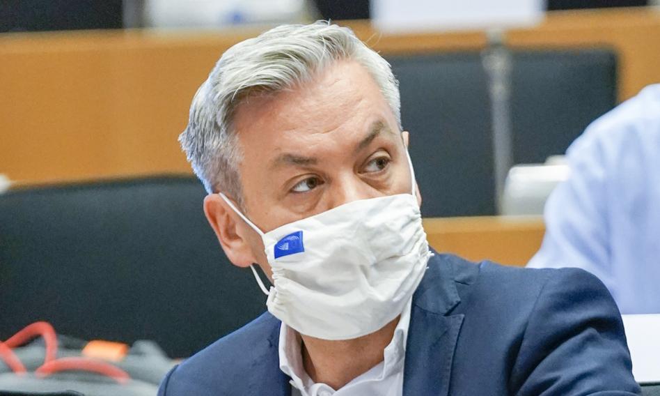 Robert Biedroń zakażony koronawirusem