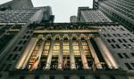 Lekkie spadki na Wall Street