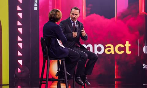 Sikorski: USA maj膮 romanse z innymi cz臋艣ciami 艣wiata, ale z Europ膮 艂膮czy je ma艂偶e艅stwo