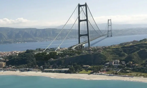 Most na Sycylię zablokowany. Premier Meloni grzmi o "inwazji sądownictwa"