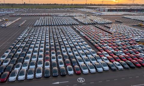 Nie tylko Tesla pikuje. Polskie salony idą po rekord, ale te marki są już passé