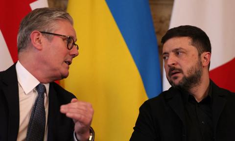 Ważą się losy Ukrainy i to bez Polski. Starmer: negocjacje na „krytycznym etapie”
