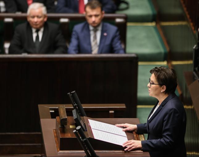 Premier Ewa Kopacz złożyła w czwartek w Sejmie dymisję