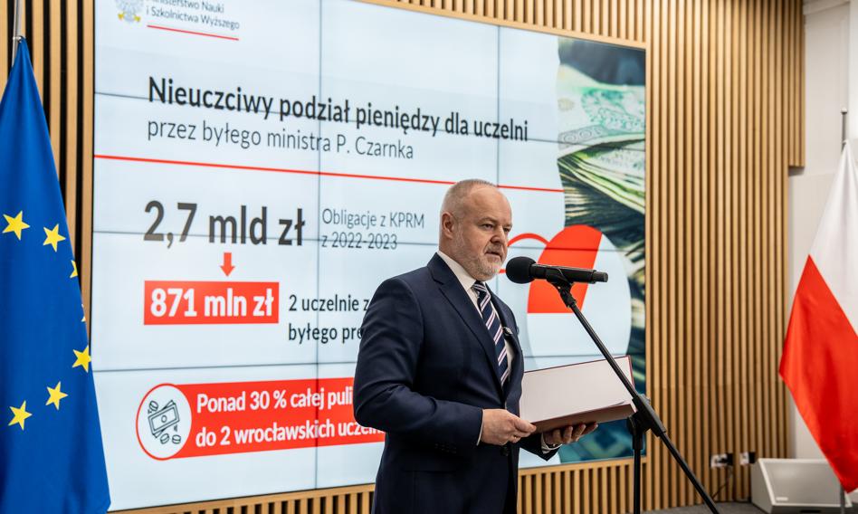 Setki milionów złotych dla "pieszczochów" Czarnka. Wiceminister pokazał, jak poprzedni szef resortu nauki dzielił pieniądze
