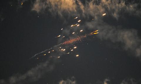 Krwawy odwet Iranu. Rakiety uderzyły w Izrael i Bahrajn, są ofiary śmiertelne