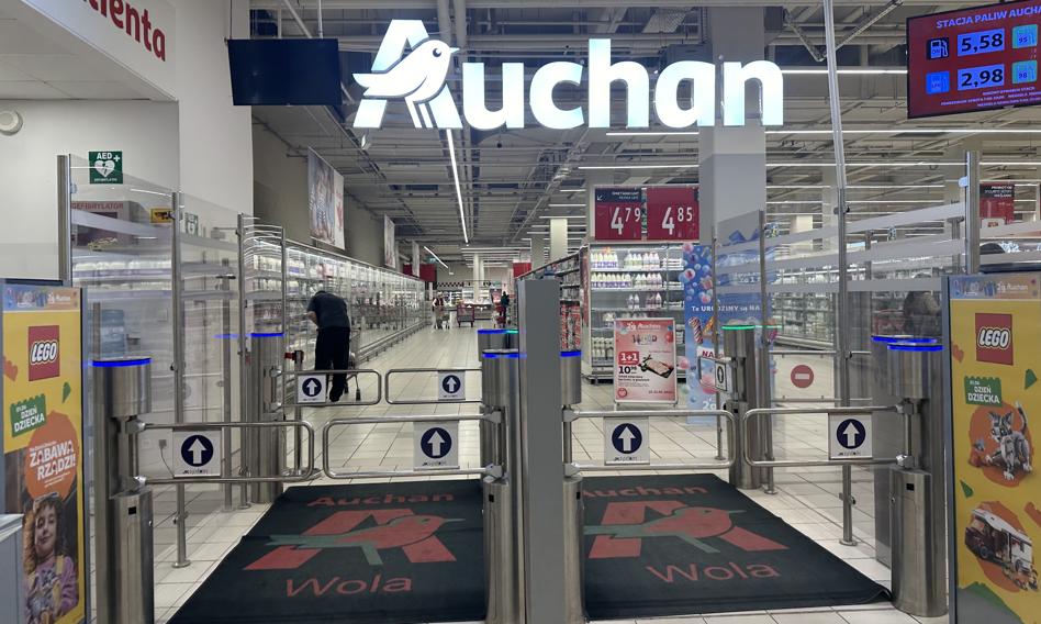 Auchan Workers Got 50 zł Rise Instead of 140 zł While Firm Spent 4.3M on Party