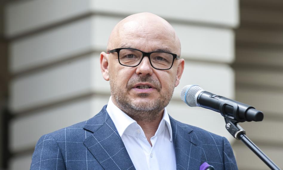 Prezes NFZ: Personel medyczny zaczął być godnie wynagradzany. Składka zdrowotna nie nadąża za minimalną pensją w sektorze