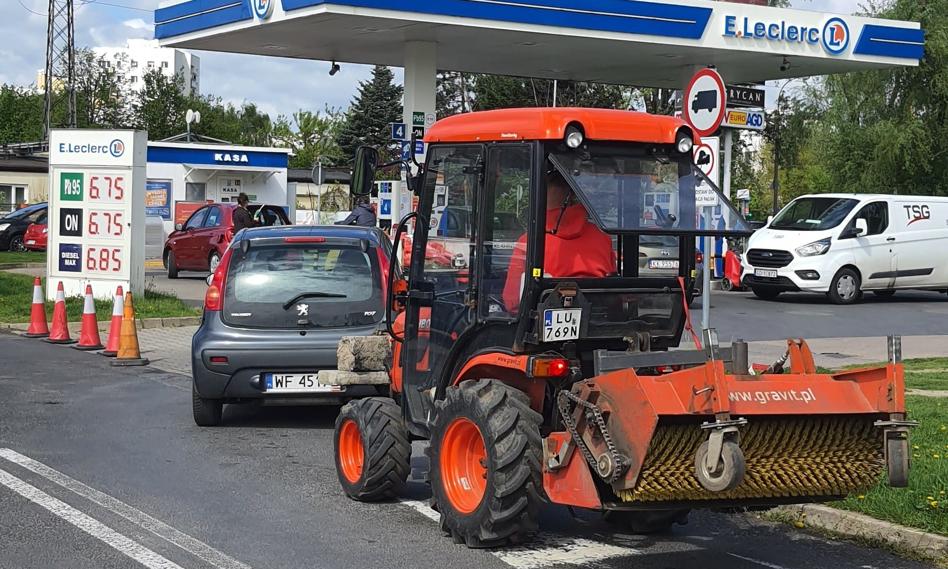 W pierwszym tygodniu wakacji paliwa na stacjach mogą drożeć. W górę idą paliwa w hurcie