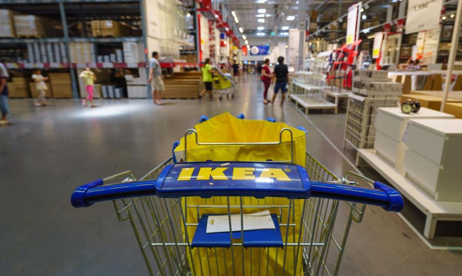 Ikea oznaczała klientów bez maseczek. Na sieć spadła krytyka i porównania do II wojny światowej