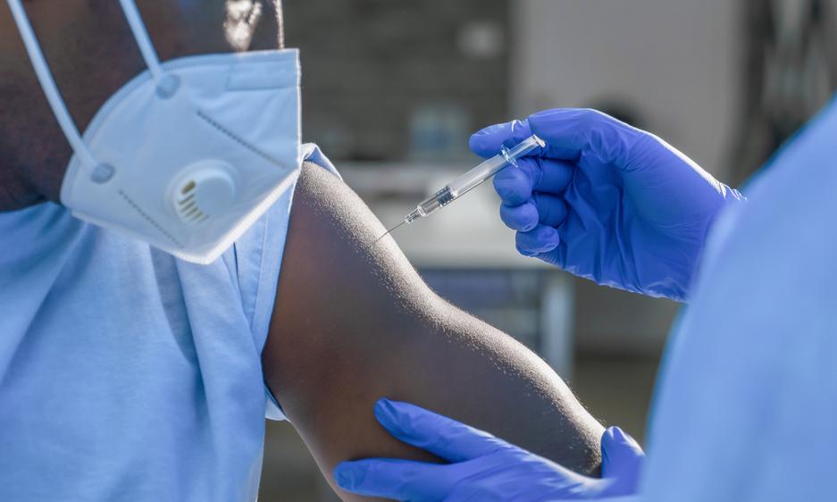 Zmiany w programie szczepień. Położna, ratownik medyczny i stomatolog podadzą szczepionki