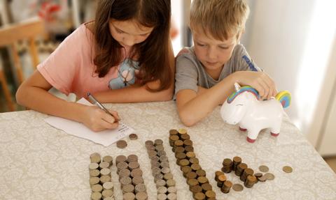 Nawet 7% na koncie oszczędnościowym dla dziecka. Taka stawka dostępna w jednym z dużych banków