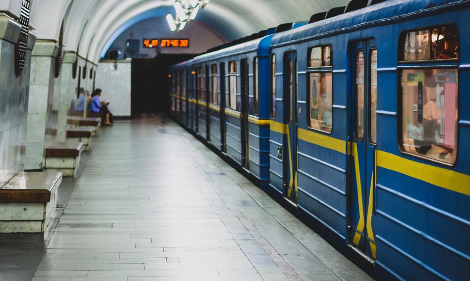 Wielki przekręt na pomocy dla Kijowa. Polska podarowała im wagony metra, a oni ukradli miliony