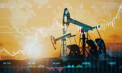Ekonomista Investment Institute w UniCredit: Gdyby nie kryzys irański, ceny ropy mogłyby spaść poniżej 60 USD za baryłkę