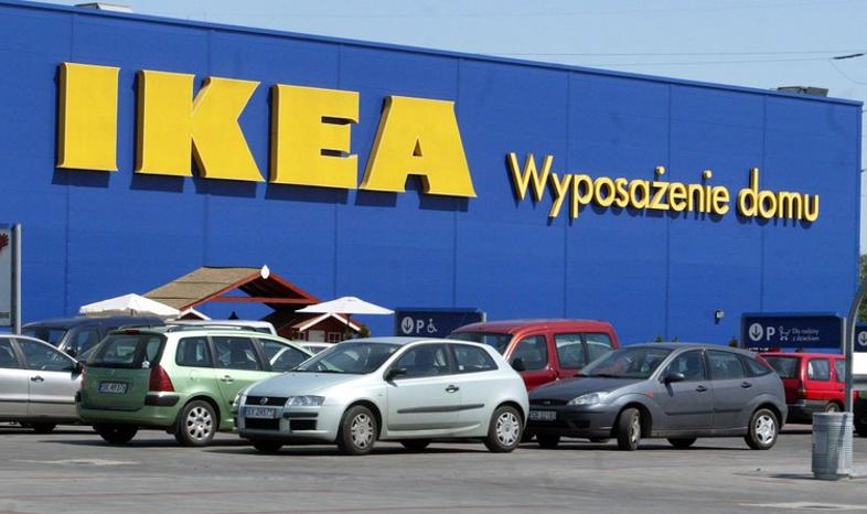 Meble z Ikei naładują Twojego smartfona