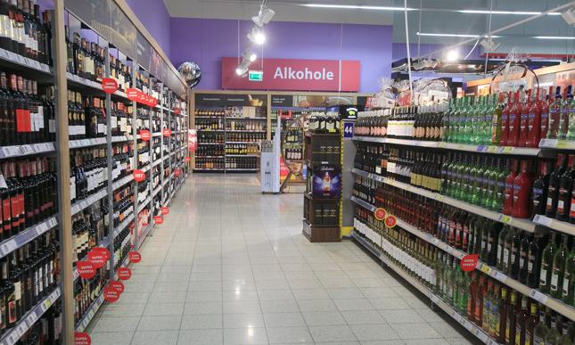 Polacy przerzucają się na droższe alkohole