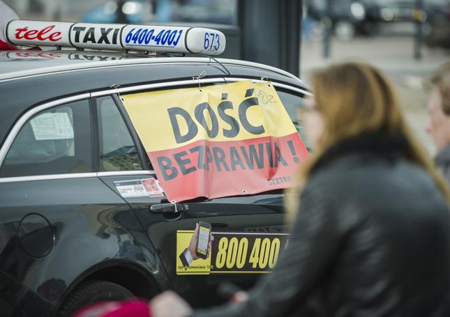 Taksówkarze idą na wojnę z Uberem