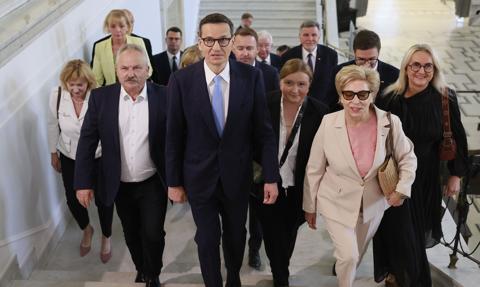 40 posłów idzie za Morawieckim. Były premier uderza w "partyjne gierki" wewnątrz PiS