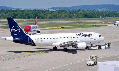 Lufthansa bezlitosna dla pasażerów. Koniec z ładowaniem na pokładzie