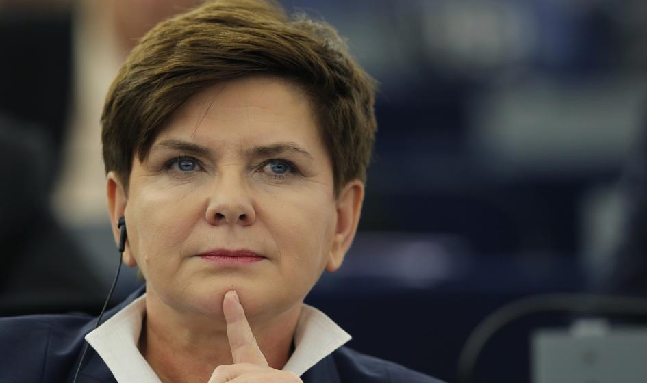 PE zdecydował, że zajmie się Polską nie w lipcu, a po wakacjach