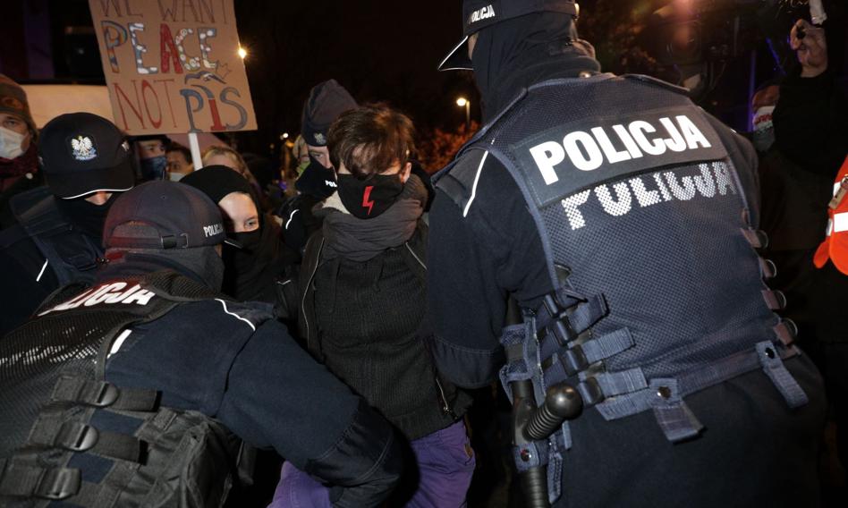 Protest pod Ministerstwem Edukacji Narodowej. Interweniowała policja