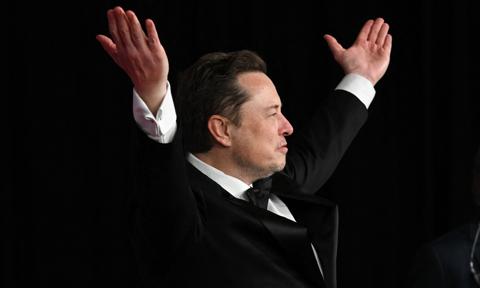 Elon Musk odjeżdża reszcie miliarderów. Bilion dolarów padnie jeszcze w tym roku?