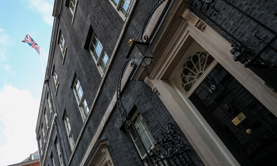 126 mandatów za koronaparty na Downing Street