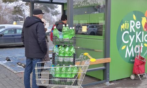50 groszy za butelkę to za mało? Rząd odpowiada, czy podniesie stawki