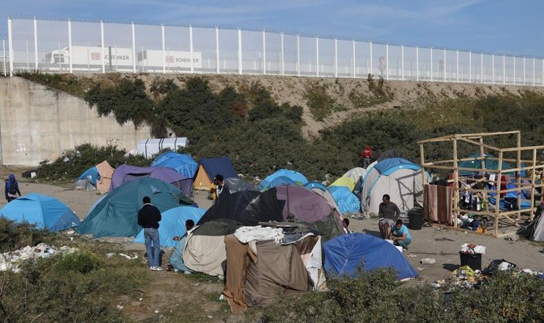 "JDD": dla Paryża i Londynu imigranci w Calais to "absolutny priorytet"