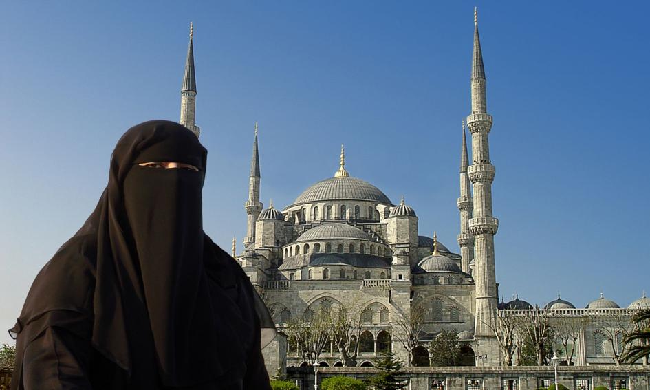 Francja: dwie żony francuskiego werbownika IS wydalone z Turcji