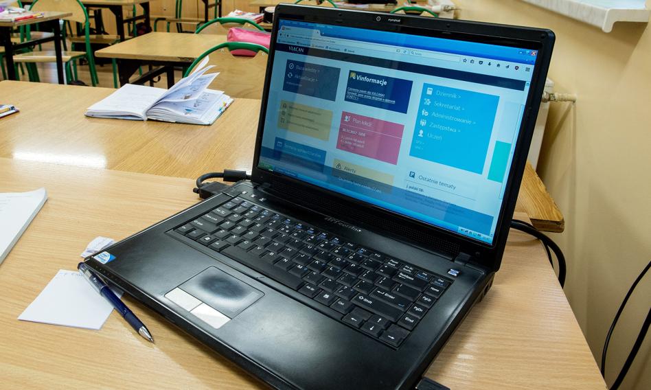 Darmowe laptopy dla wszystkich nauczycieli. Ministerstwo Cyfryzacji przestawia projekt