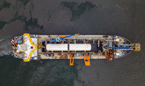 Mila pod ziemią i miesiąc przed czasem. Pływający terminal LNG coraz bliżej