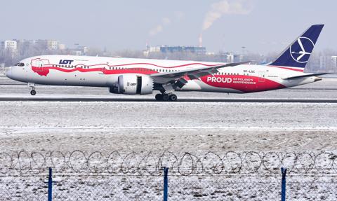 Opóźnienia na Lotnisku Chopina. Konieczne odladzanie samolotów przed startem